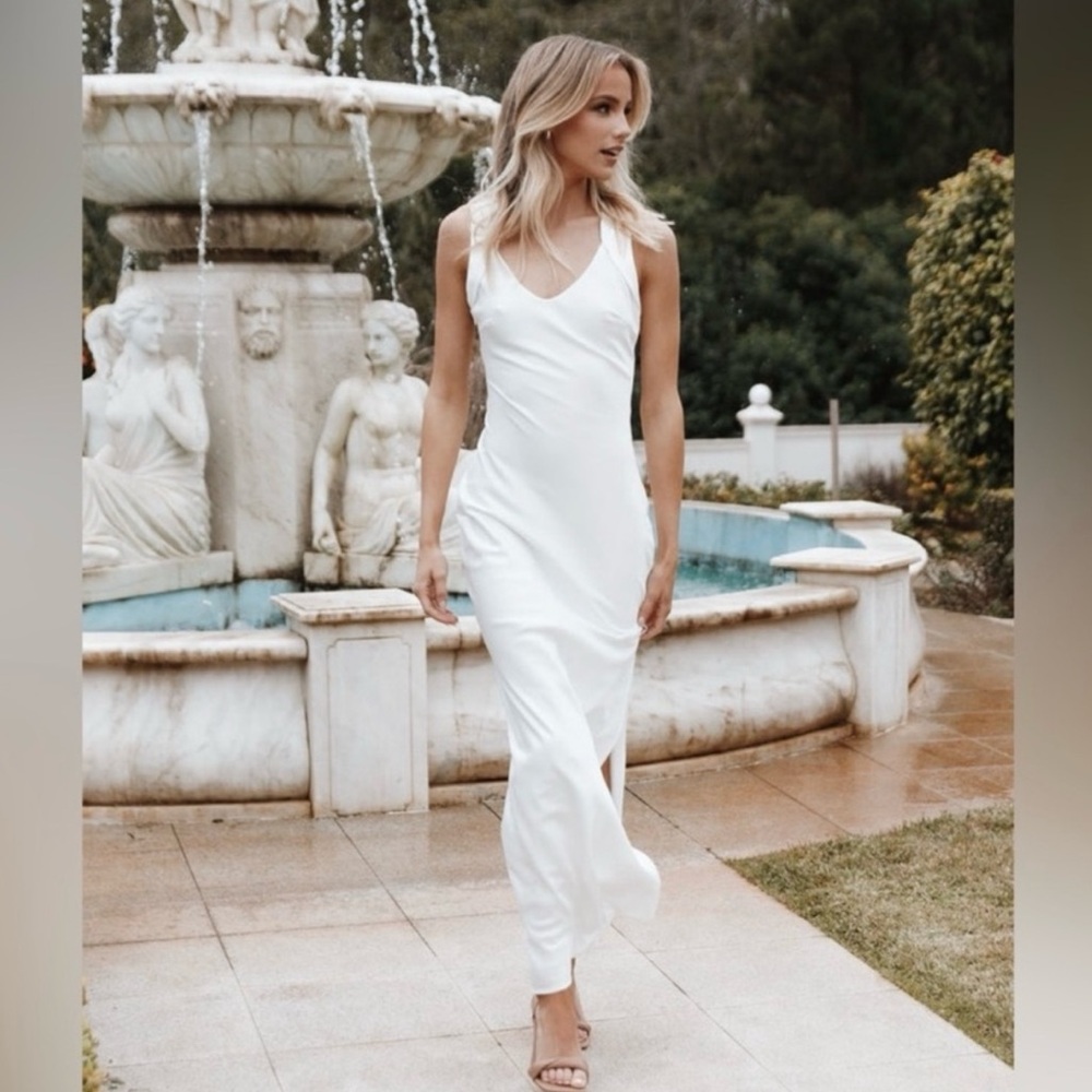 Petel and Pup CARNATION CROSS BACK MAXI DRESS
OFF WHITE